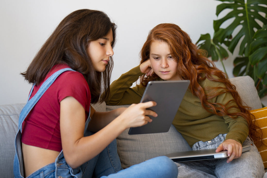 Tablet, nebo notebook? Srovnali jsme, co se ti víc vyplatí do školy