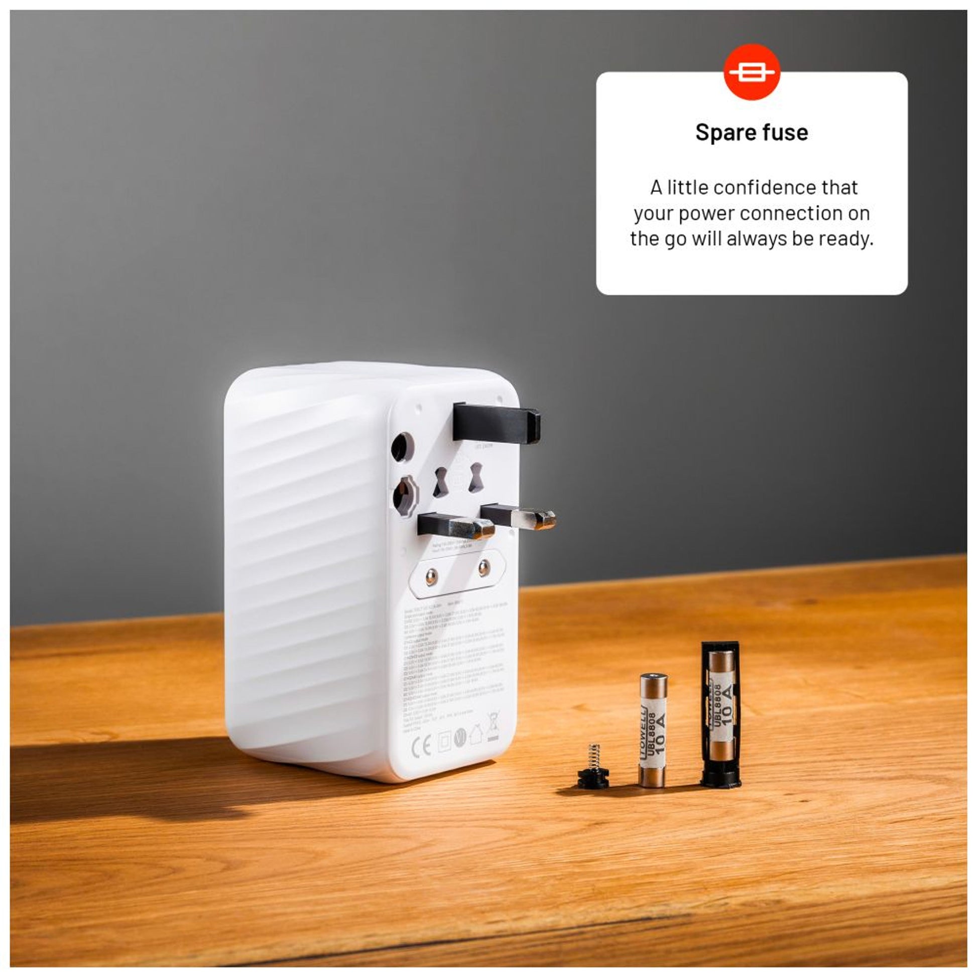 Cestovní adaptér FIXED Voyager 120W pro EU, UK a USA/AUS, s 3xUSB-C a 1xUSB výstupem, GaN, PD 120W, bílý - FIXED
