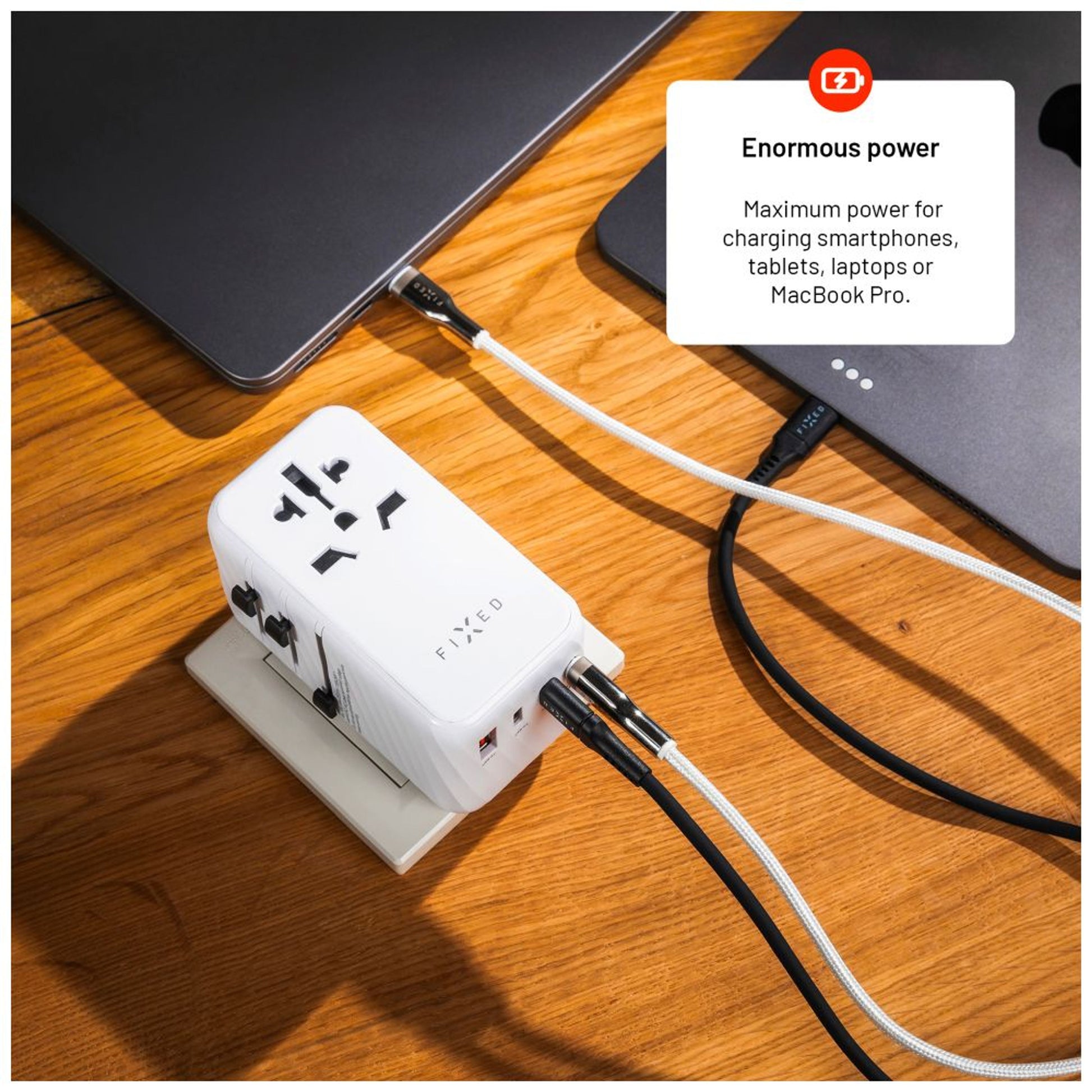 Cestovní adaptér FIXED Voyager 120W pro EU, UK a USA/AUS, s 3xUSB-C a 1xUSB výstupem, GaN, PD 120W, bílý - FIXED