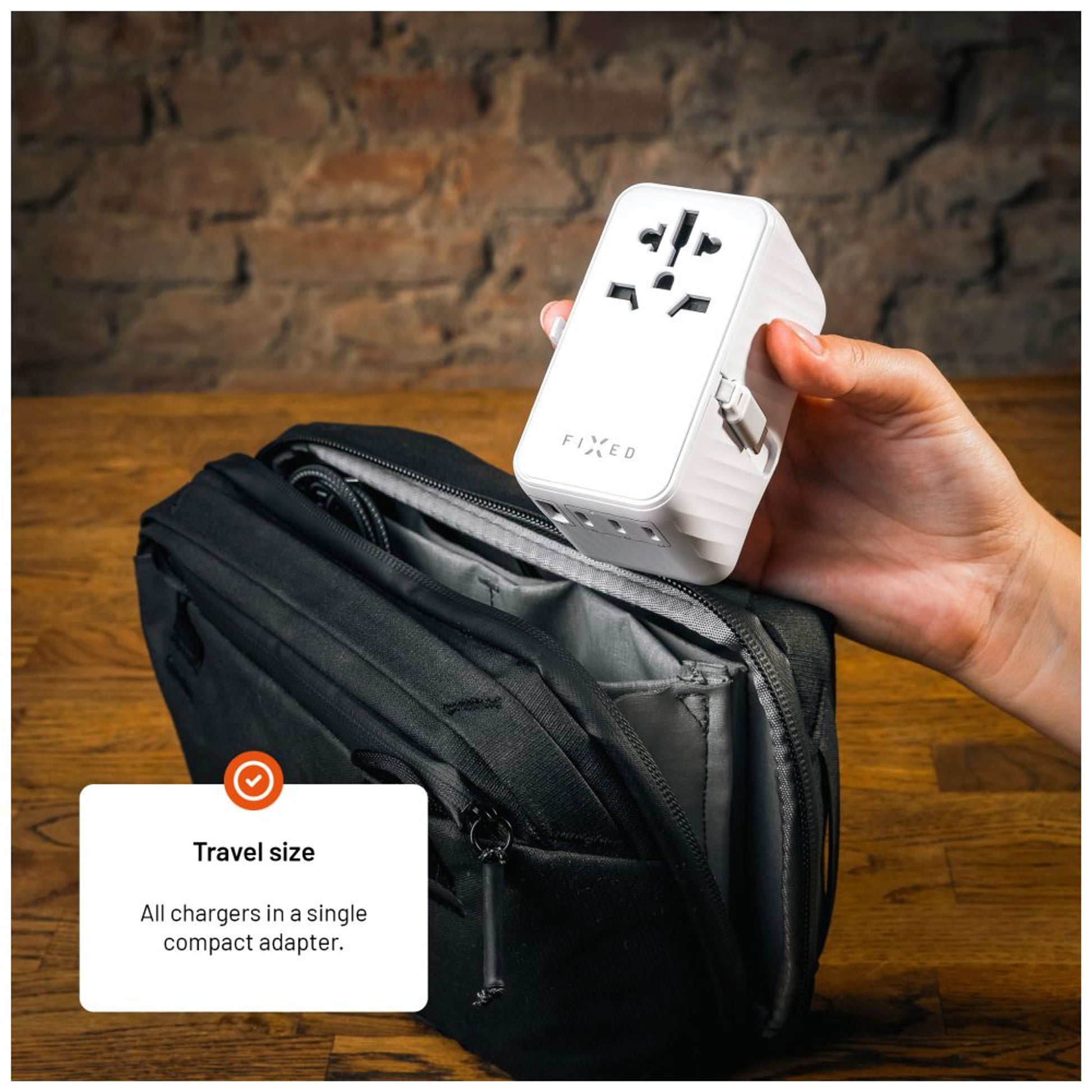 Cestovní adaptér FIXED Voyager 85W pro EU, UK a USA/AUS, s 4xUSB-C a 1xUSB výstupem, GaN, PD 85W, bílý - FIXED