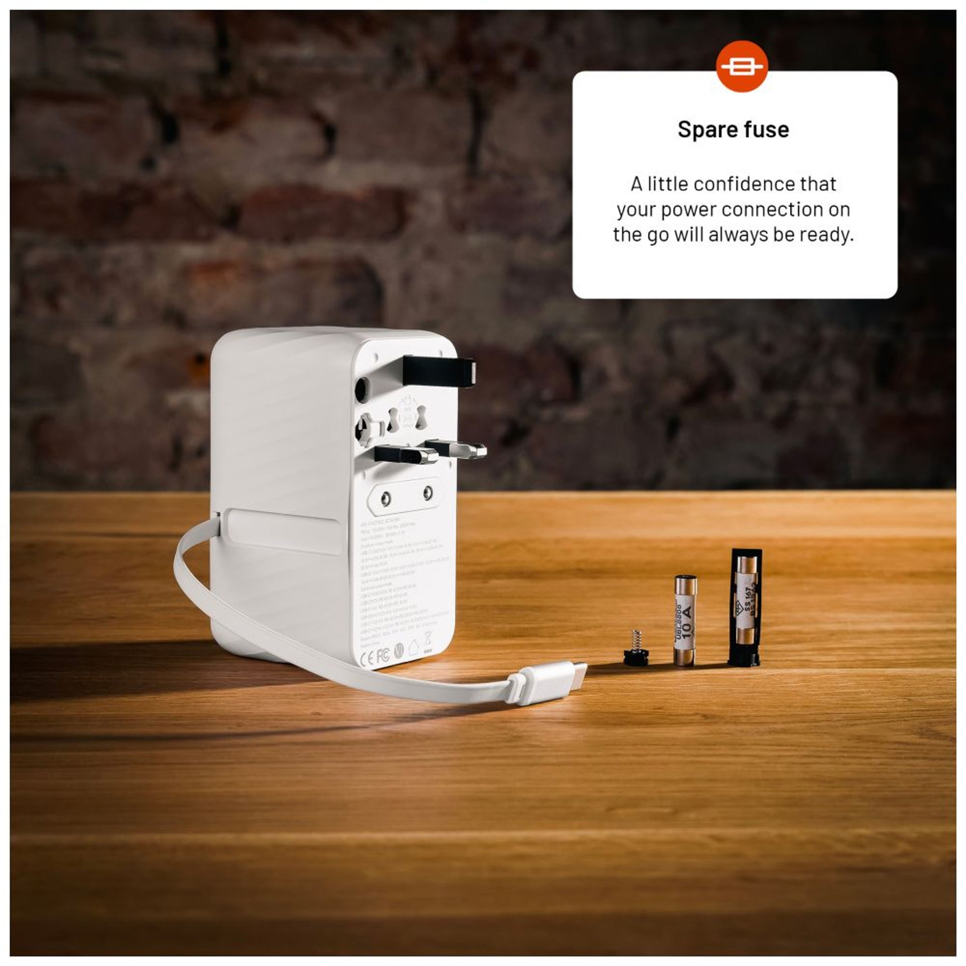 Cestovní adaptér FIXED Voyager 85W pro EU, UK a USA/AUS, s 4xUSB-C a 1xUSB výstupem, GaN, PD 85W, bílý - FIXED