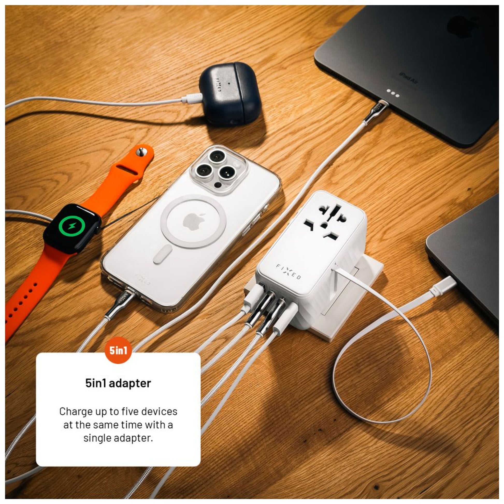 Cestovní adaptér FIXED Voyager 85W pro EU, UK a USA/AUS, s 4xUSB-C a 1xUSB výstupem, GaN, PD 85W, bílý - FIXED