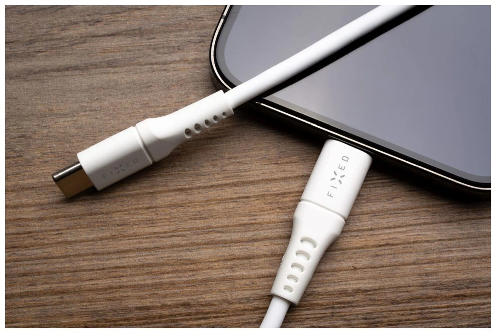 Dlouhý nabíjecí a datový Liquid silicone kabel FIXED s konektory USB-C/USB-C a podporou PD, 2m, USB 2.0, 60W, bílý - FIXED