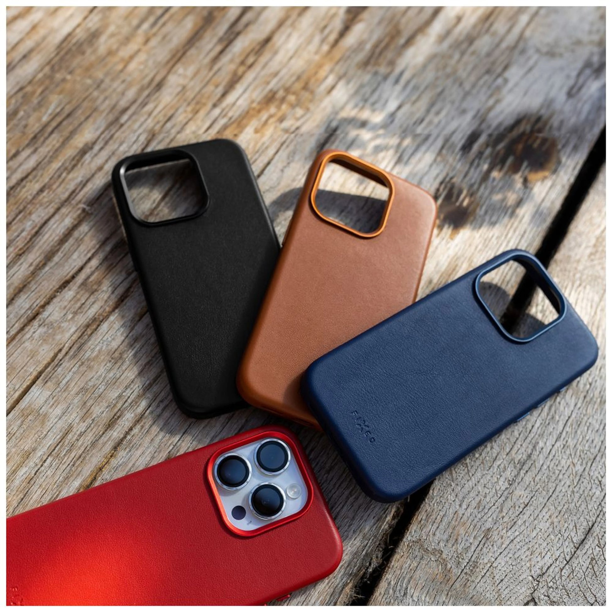 Kožený zadní kryt FIXED MagLeather s podporou MagSafe pro Apple iPhone 16 Pro, černý - FIXED