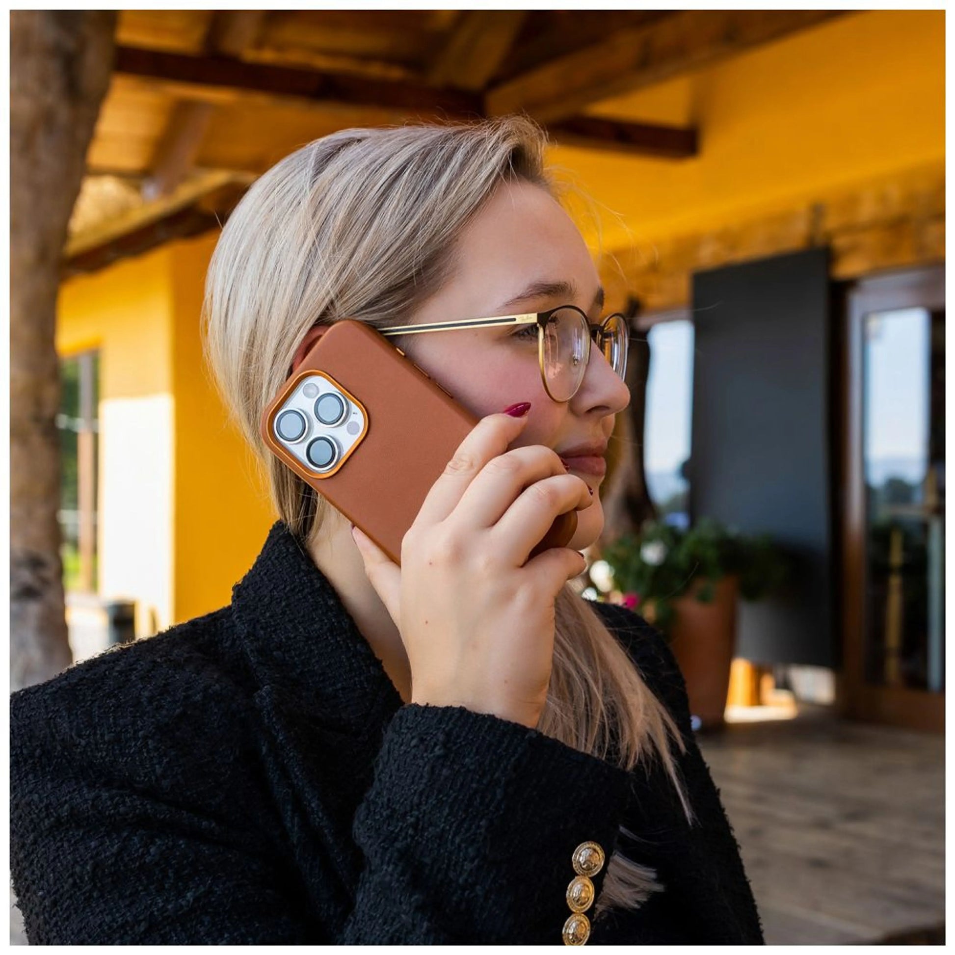 Kožený zadní kryt FIXED MagLeather s podporou MagSafe pro Apple iPhone 16 Pro, hnědý - FIXED