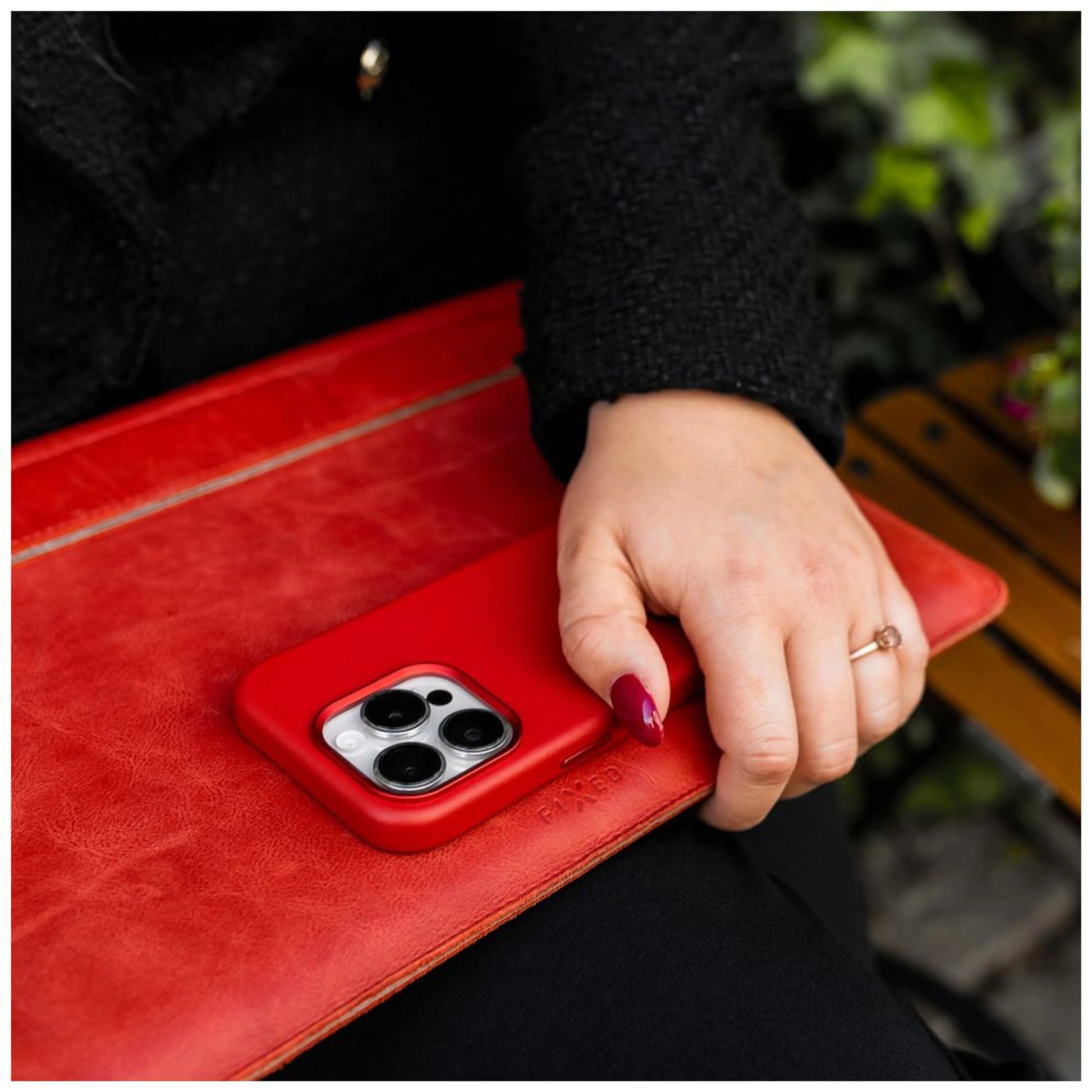 Kožený zadní kryt FIXED MagLeather s podporou MagSafe pro Apple iPhone 16 Pro, červený - FIXED