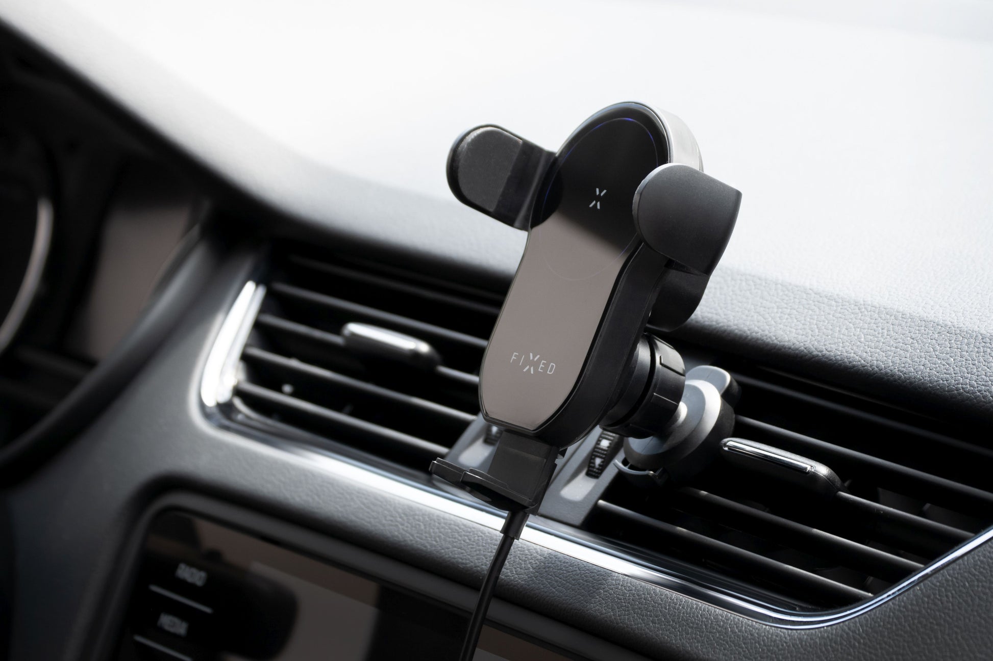 Automatický držák do auta s rychlým bezdrátovým nabíjením FIXED Matic, 15W, černý - FIXED