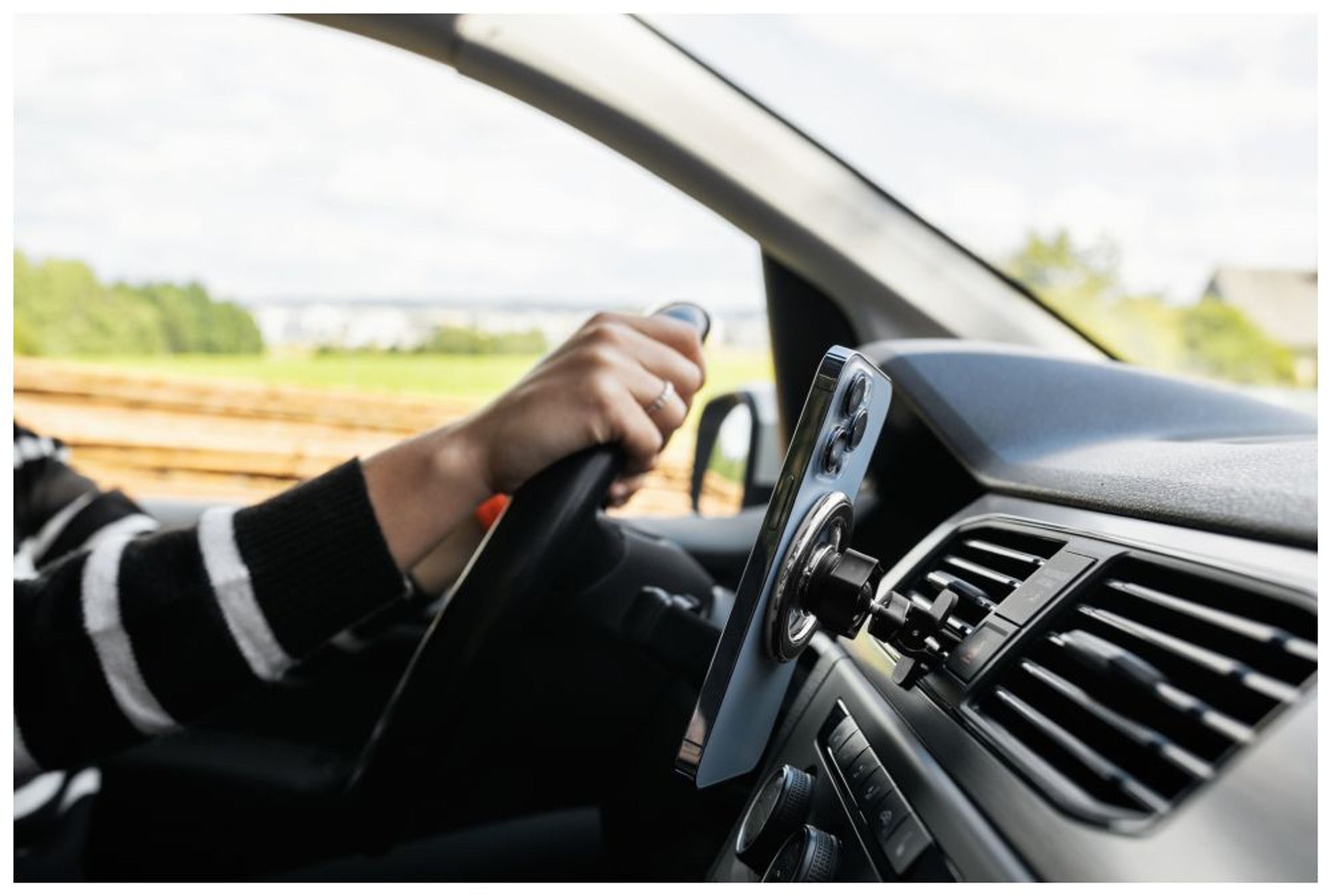 Magnetický kovový držák FIXED MagMount Vent do ventilace s podporou MagSafe, stříbrný - FIXED