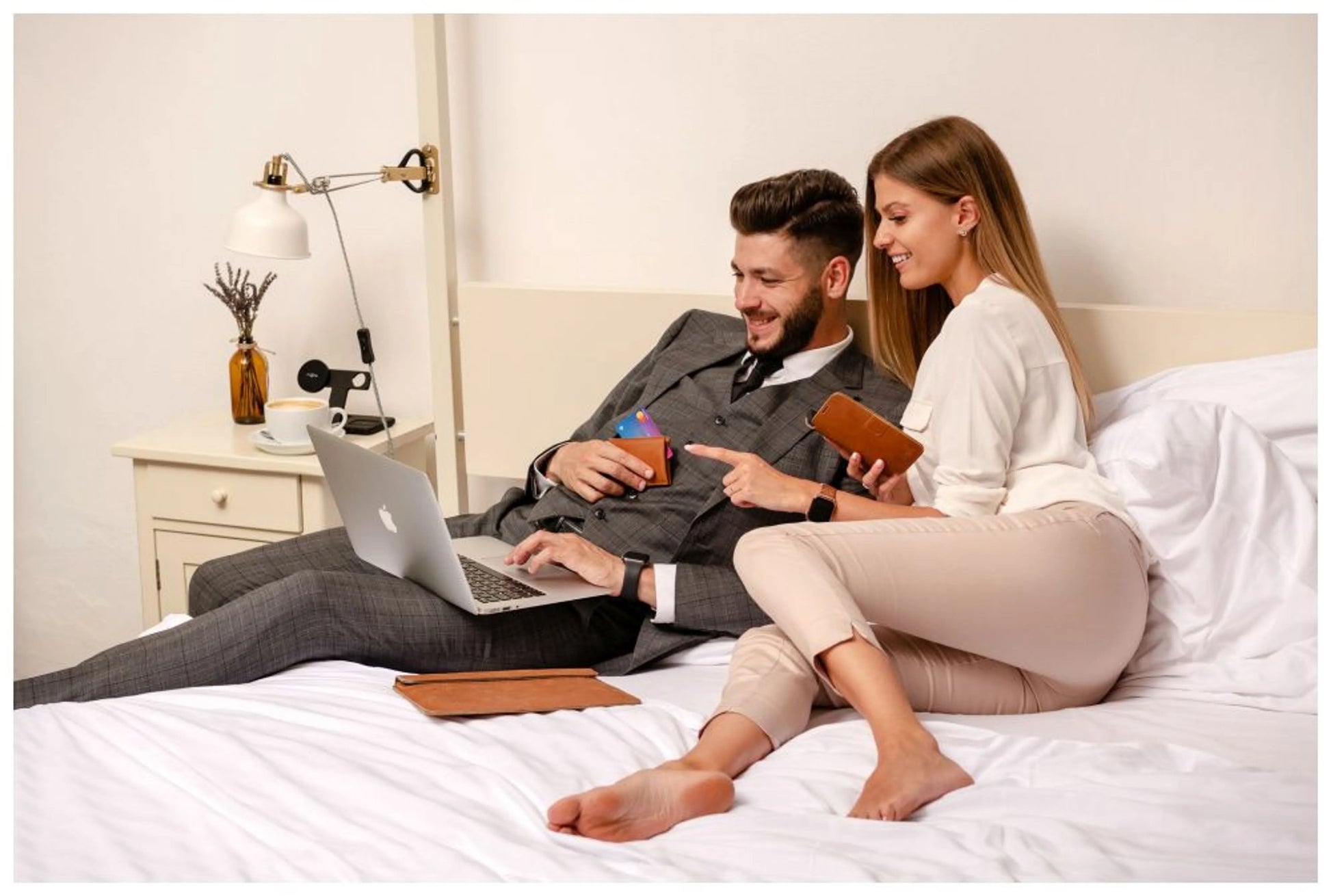 Kožené pouzdro FIXED Oxford pro Apple MacBook Air 15,3" (2023/2024/2025), hnědé - FIXED