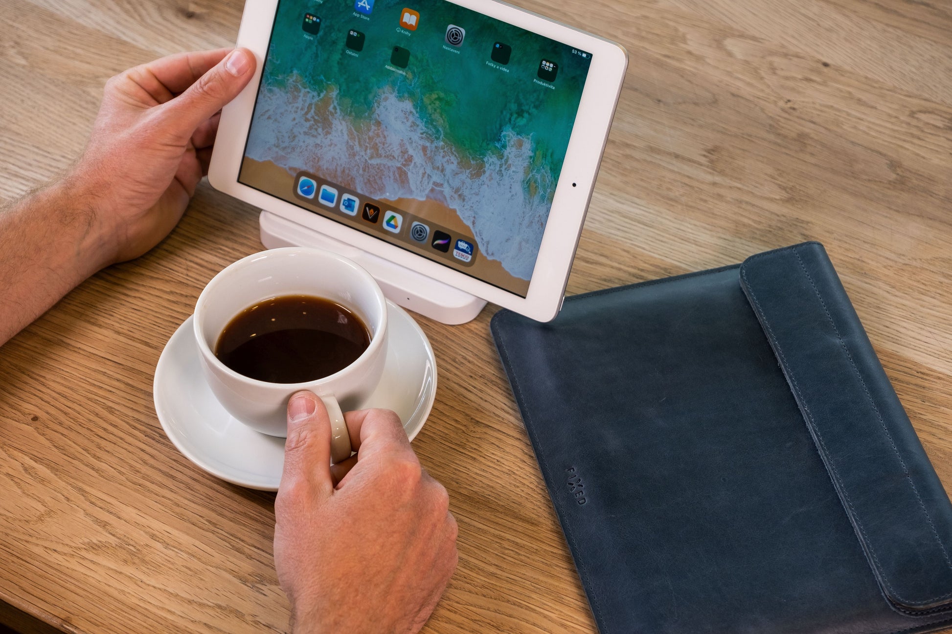 Kožené pouzdro FIXED Oxford pro všechny modely Apple iPad s úhlopříčkou displeje 12,9"-13", modré - FIXED