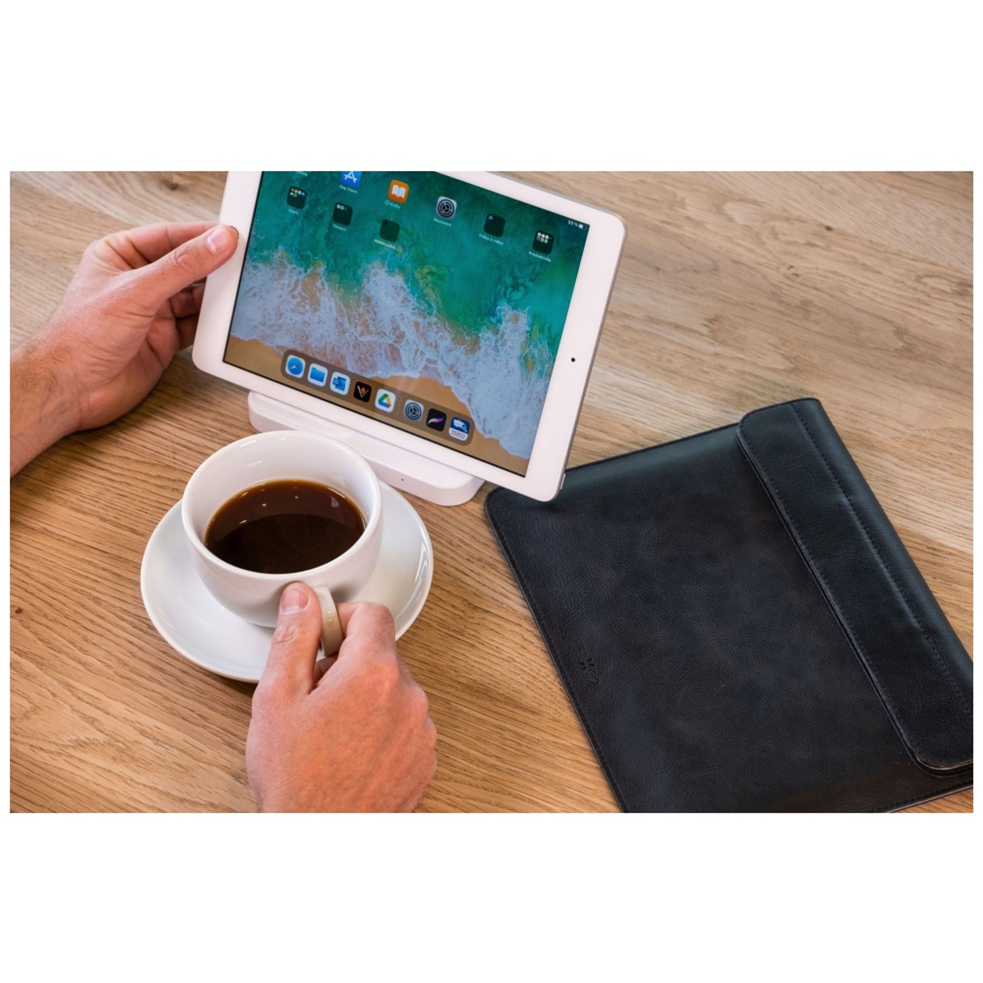 Kožené pouzdro FIXED Oxford pro všechny modely Apple iPad s úhlopříčkou displeje 12,9"-13" s klávesnicí, černé - FIXED