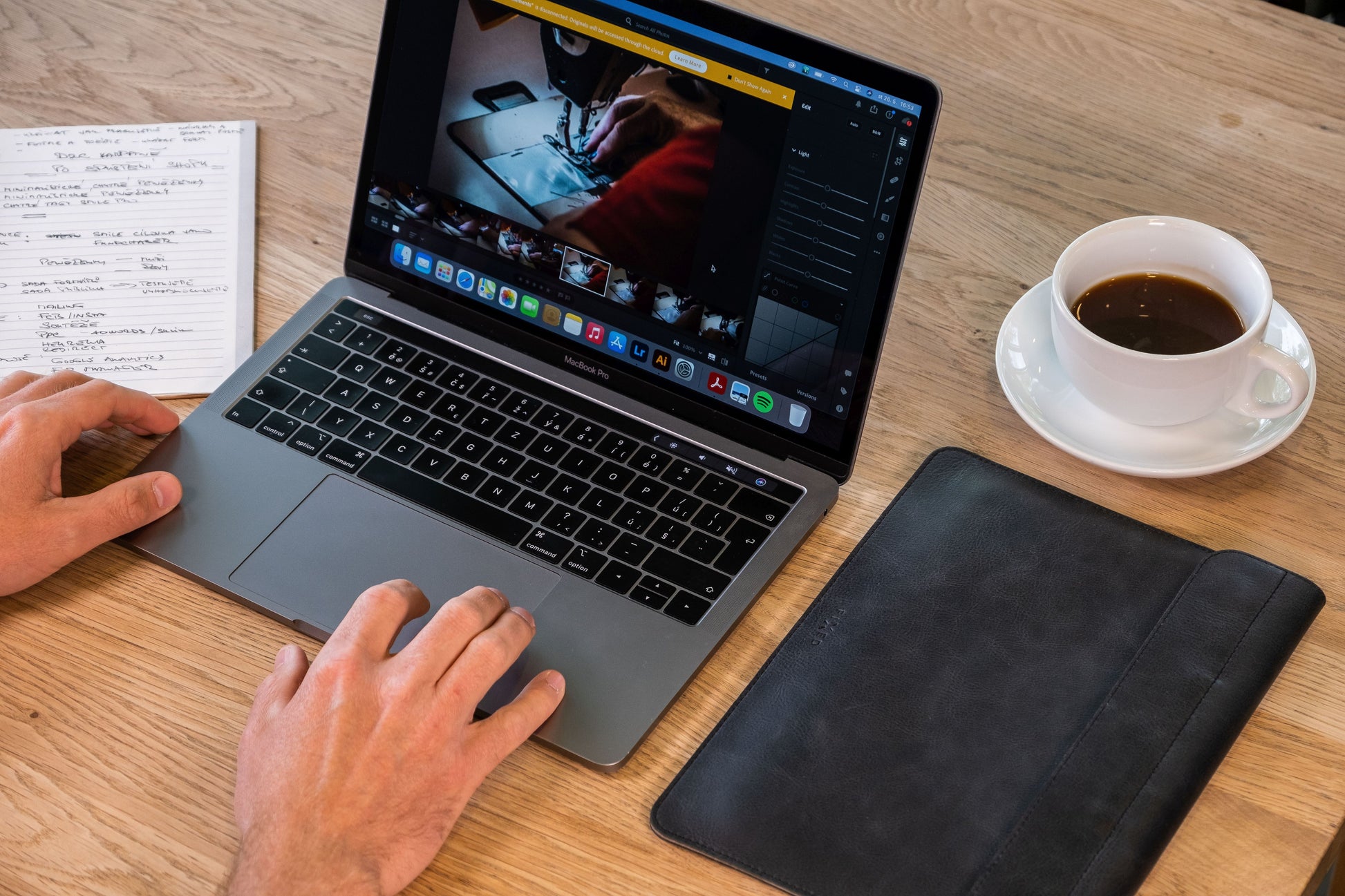 Kožené pouzdro FIXED Oxford pro Apple MacBook 12", černé - FIXED