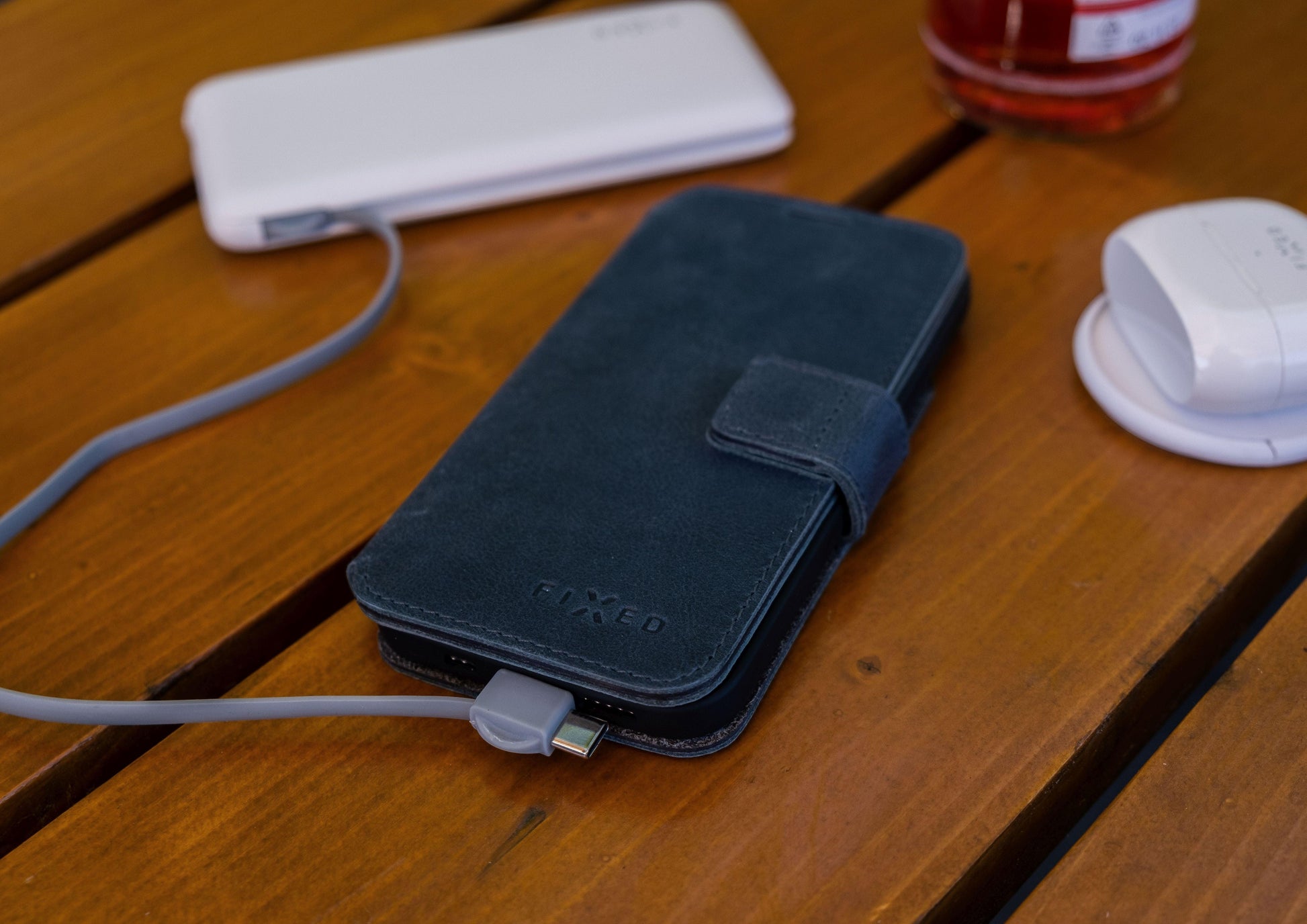 Kožené pouzdro typu kniha FIXED ProFit pro Apple iPhone 7/8/SE (2020/2022), modré - FIXED