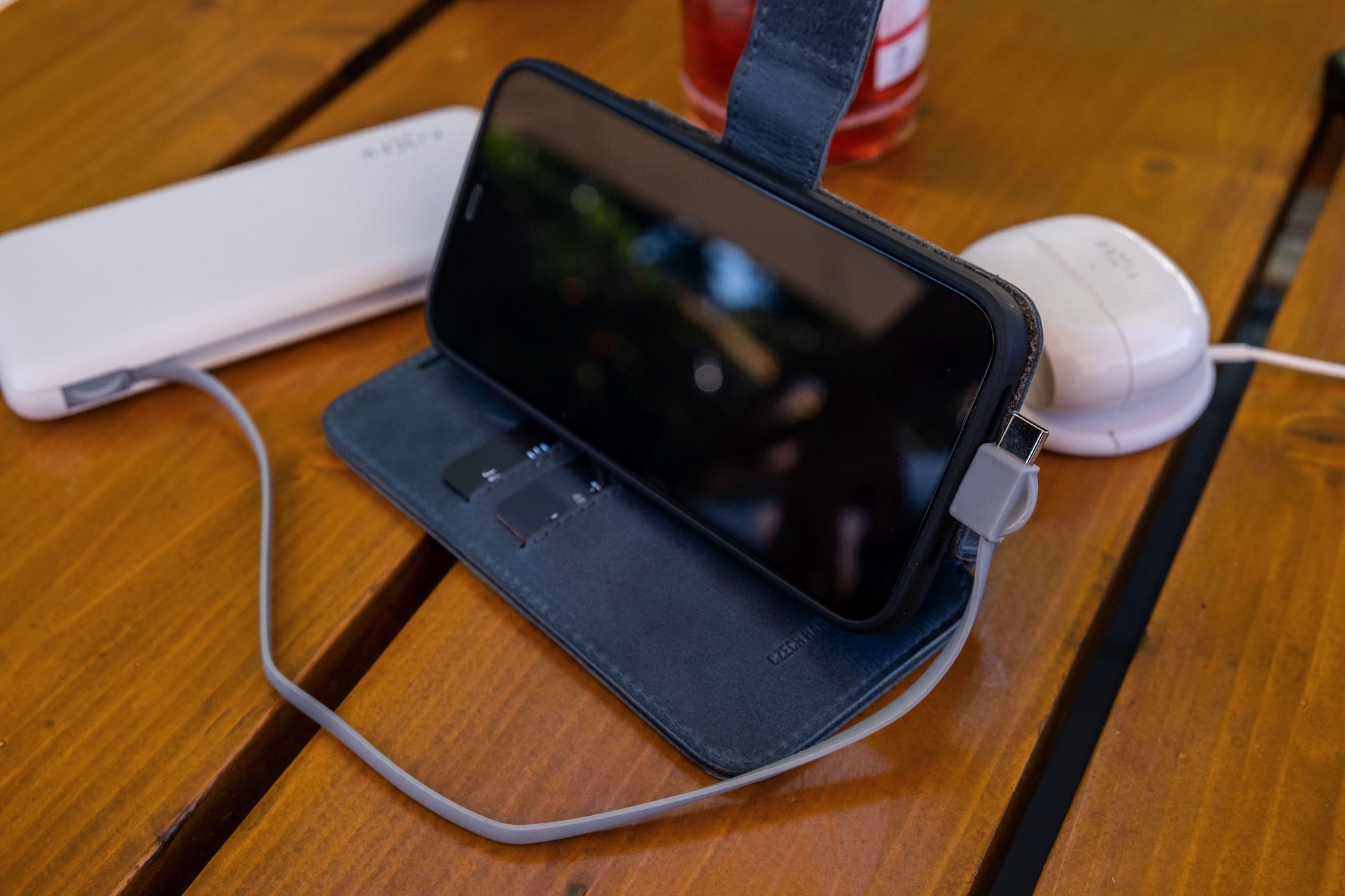 Kožené pouzdro typu kniha FIXED ProFit pro Apple iPhone 7/8/SE (2020/2022), modré - FIXED