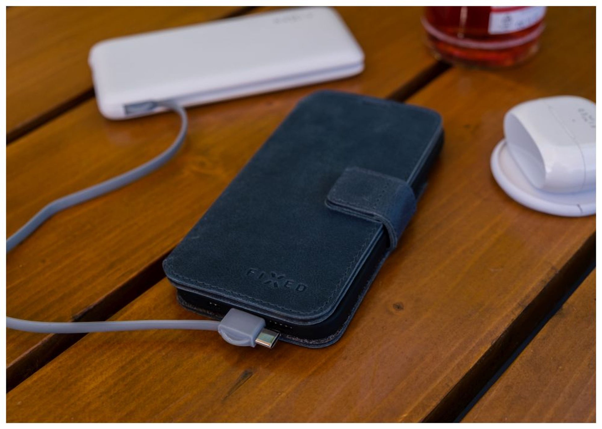 Kožené pouzdro typu kniha FIXED ProFit pro Apple iPhone 15 Plus, modré - FIXED