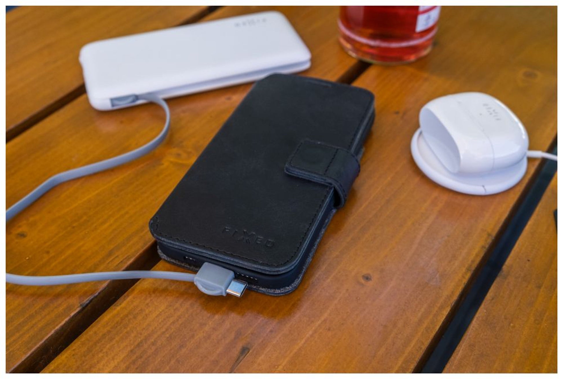 Kožené pouzdro typu kniha FIXED ProFit pro Apple iPhone 16 Pro, černé - FIXED