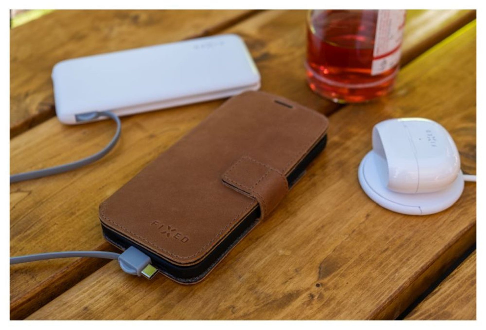 Kožené pouzdro typu kniha FIXED ProFit pro Samsung Galaxy S25+, hnědé - FIXED