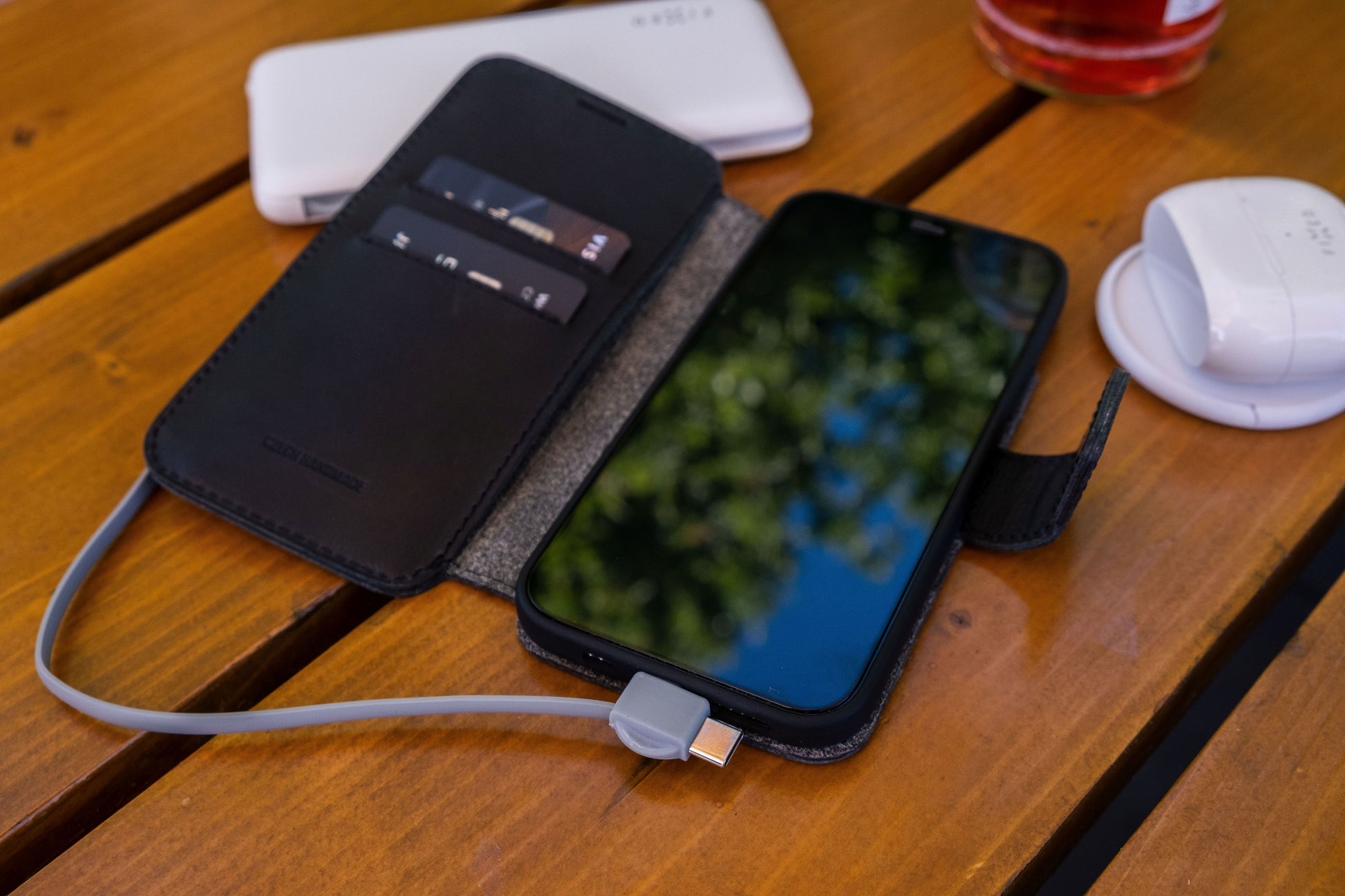 Kožené pouzdro typu kniha FIXED ProFit pro Apple iPhone 12/12 Pro, černé - FIXED