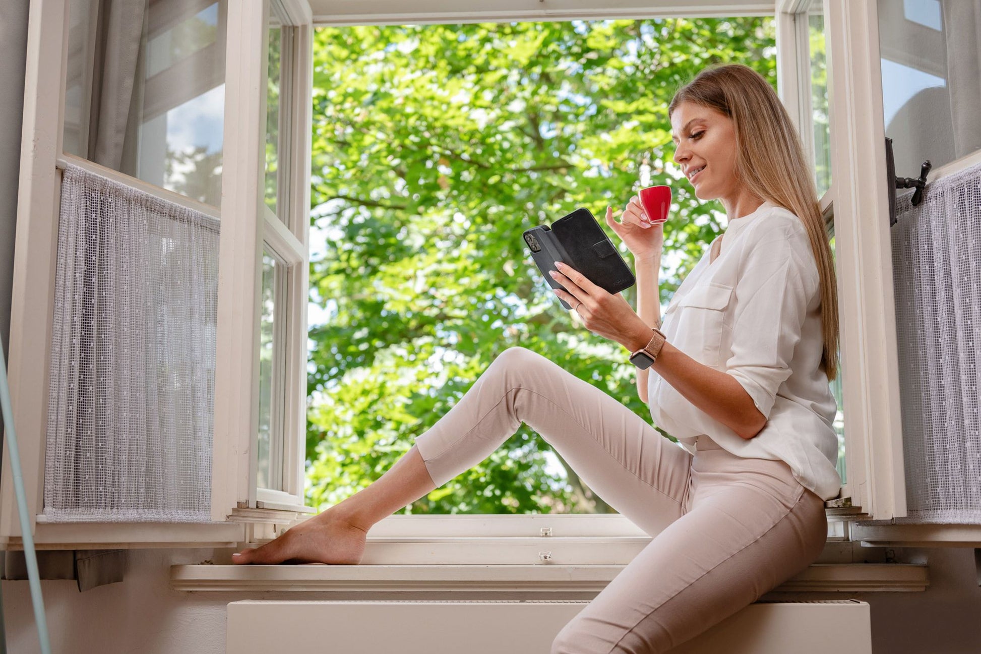 Kožené pouzdro typu kniha FIXED ProFit pro Apple iPhone 12/12 Pro, černé - FIXED