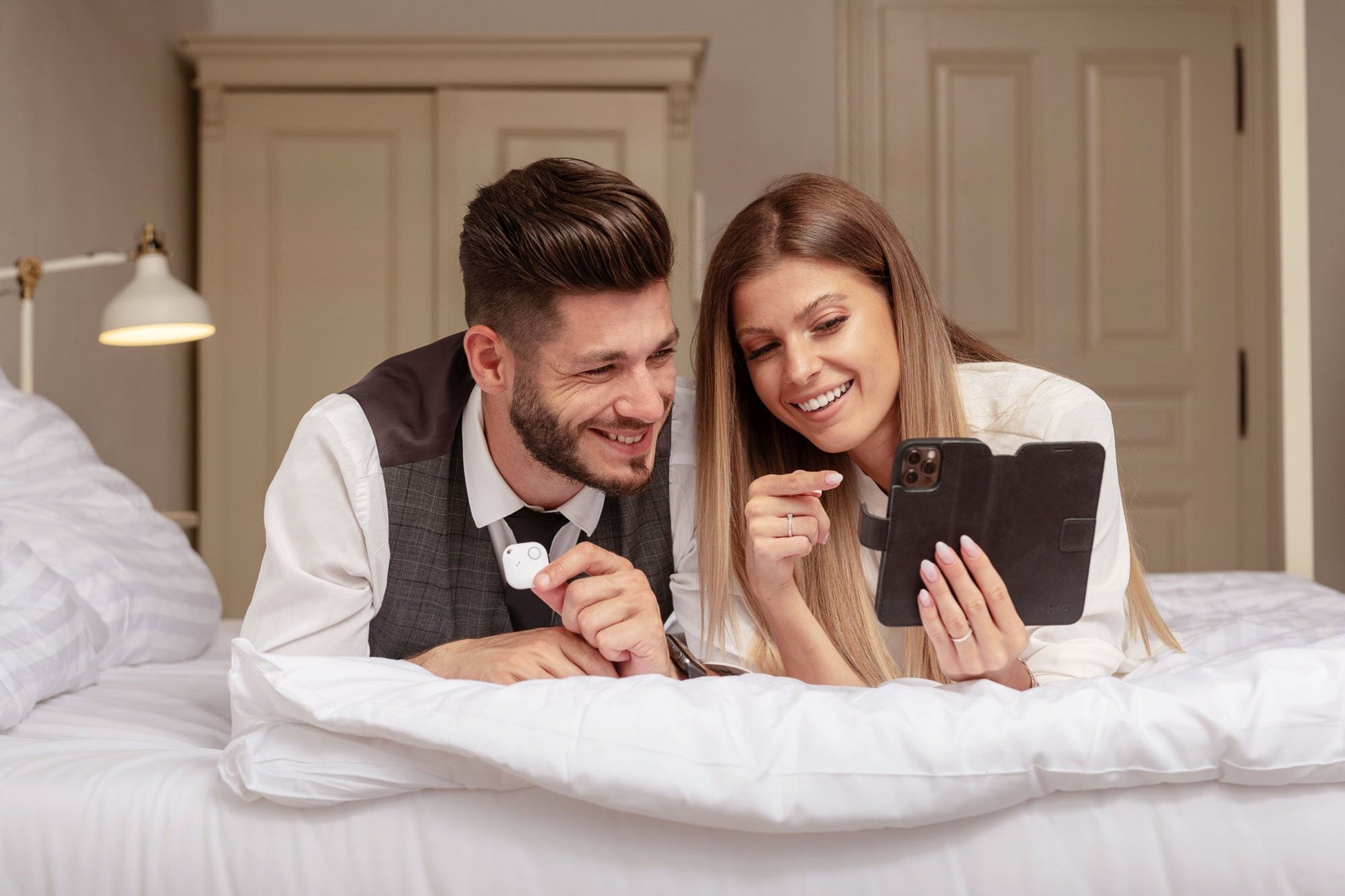 Kožené pouzdro typu kniha FIXED ProFit pro Apple iPhone 12/12 Pro, černé - FIXED