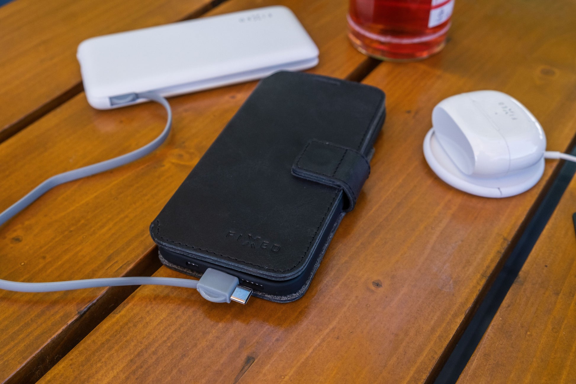 Kožené pouzdro typu kniha FIXED ProFit pro Apple iPhone 13, černé - FIXED