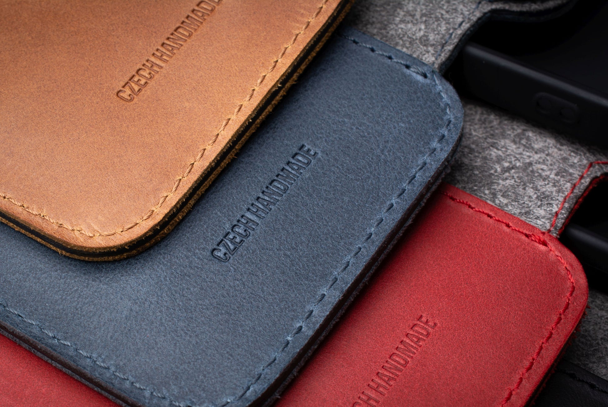 Kožené pouzdro typu kniha FIXED ProFit pro Apple iPhone 13 Pro Max, hnědé - FIXED