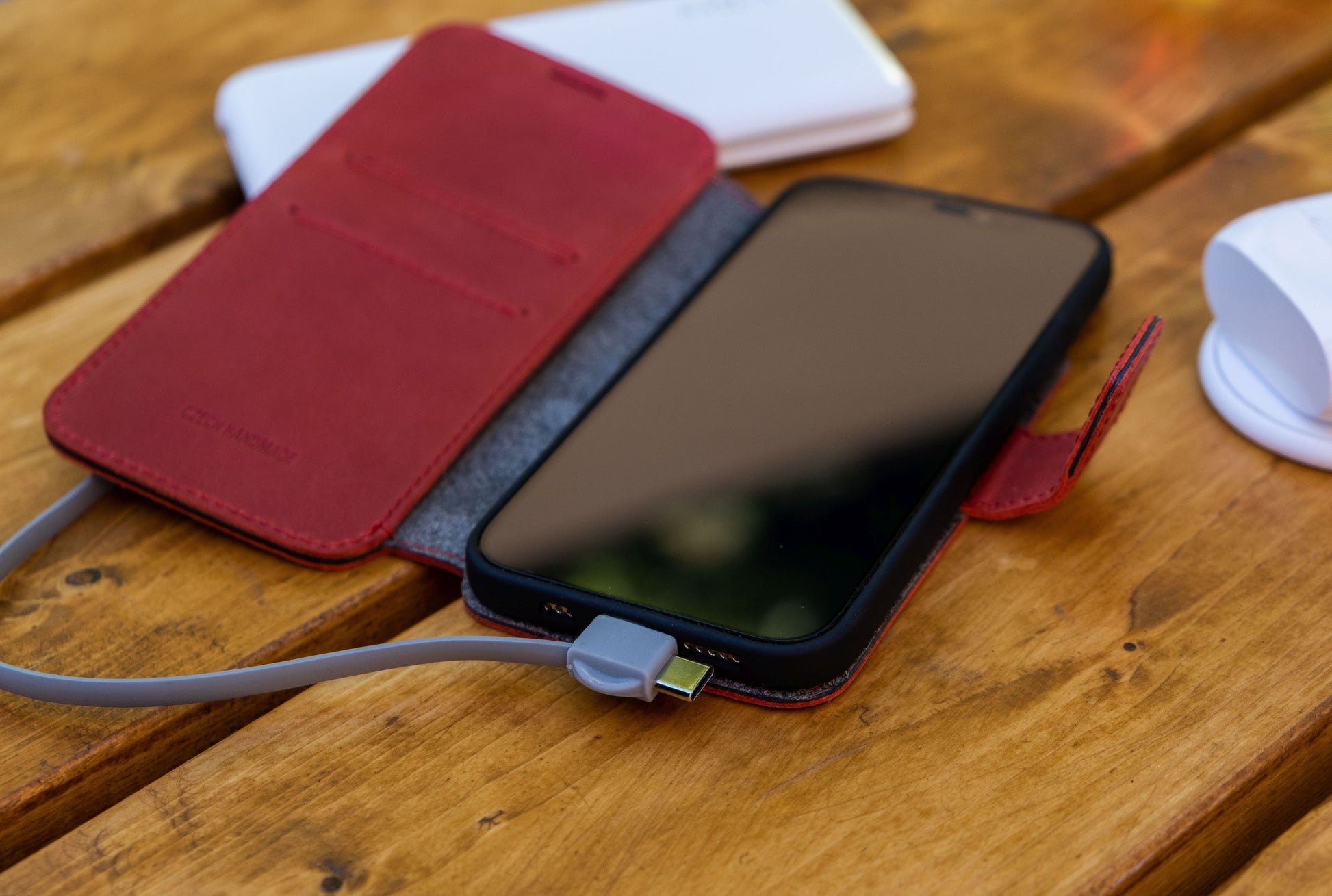 Kožené pouzdro typu kniha FIXED ProFit pro Apple iPhone 13 Pro, červené - FIXED