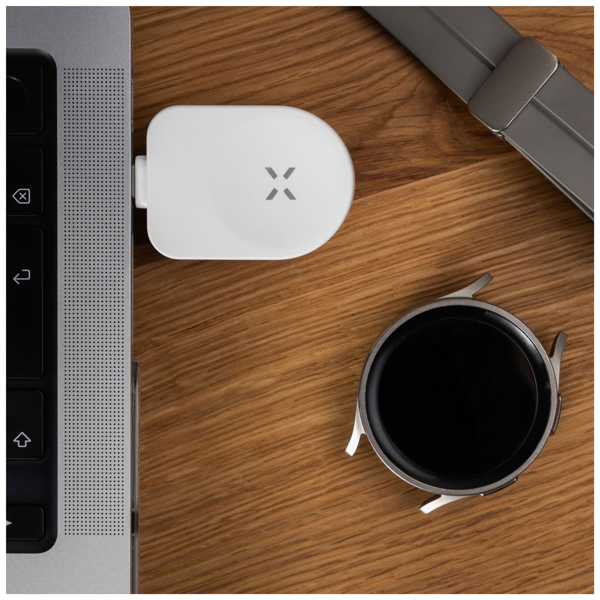 Stojánek FIXED Powerstation pro Samsung s bezdrátovým nabíjením až pro 3 zařízení, 15W+5W+2.5W, bílý - FIXED