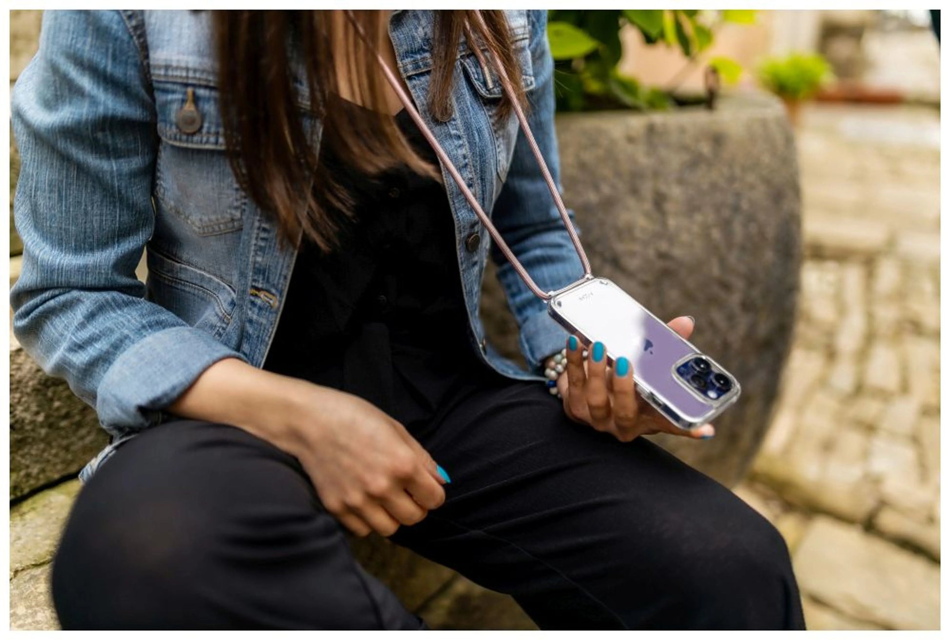 Pouzdro FIXED Pure Neck s růžovou šňůrkou na krk pro Apple iPhone 14 Plus - FIXED