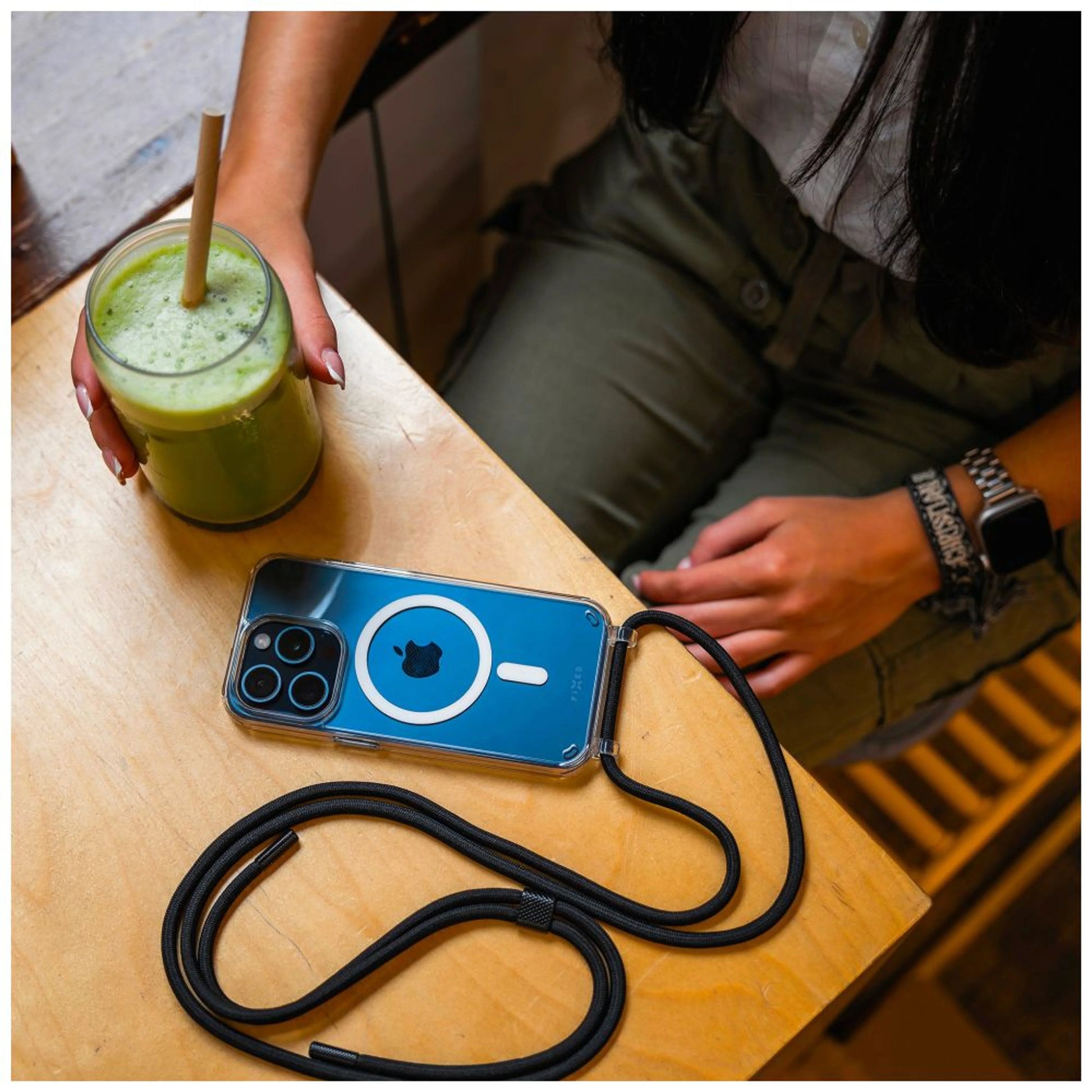 Pouzdro FIXED MagPure Neck s černou šňůrkou na krk pro Apple iPhone 16 - FIXED