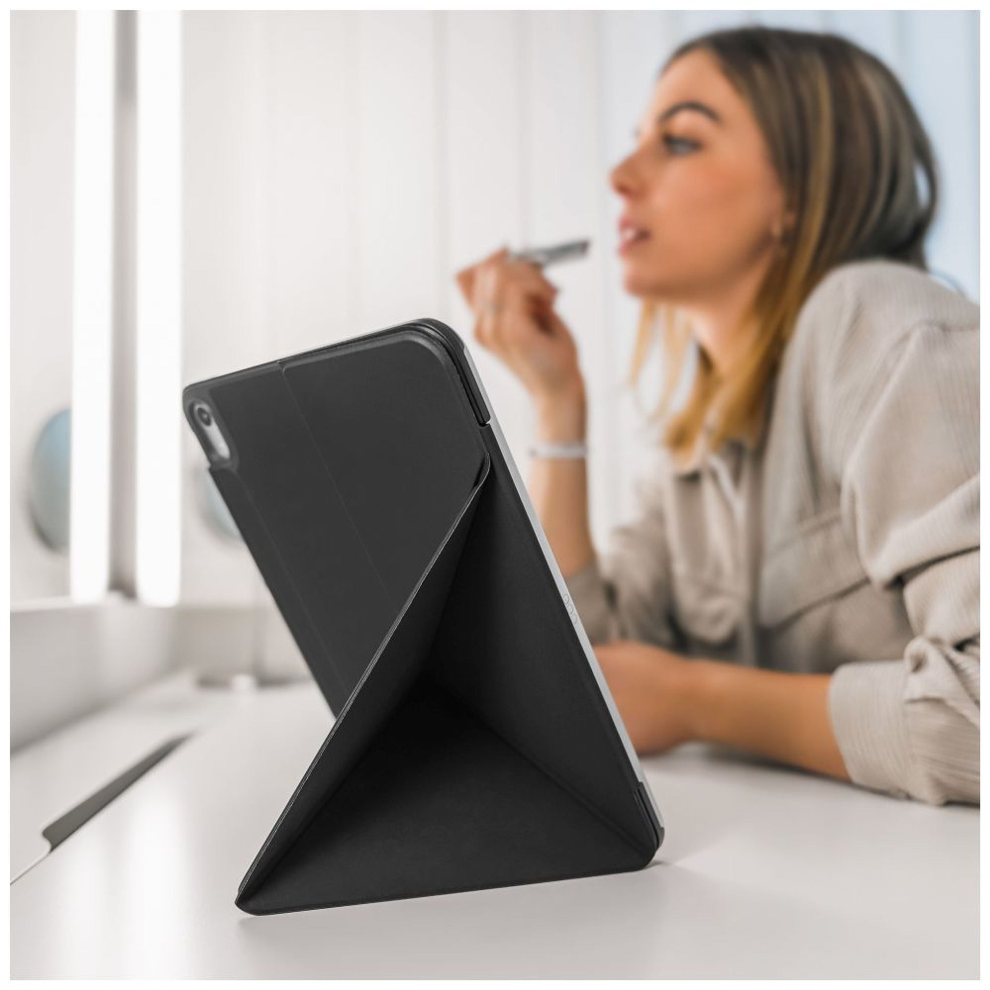Pouzdro FIXED Trinity Case pro Apple iPad Pro 11" (2018-2022)/iPad Air (2020/2022/2024/2025) se stojánkem, černé - FIXED
