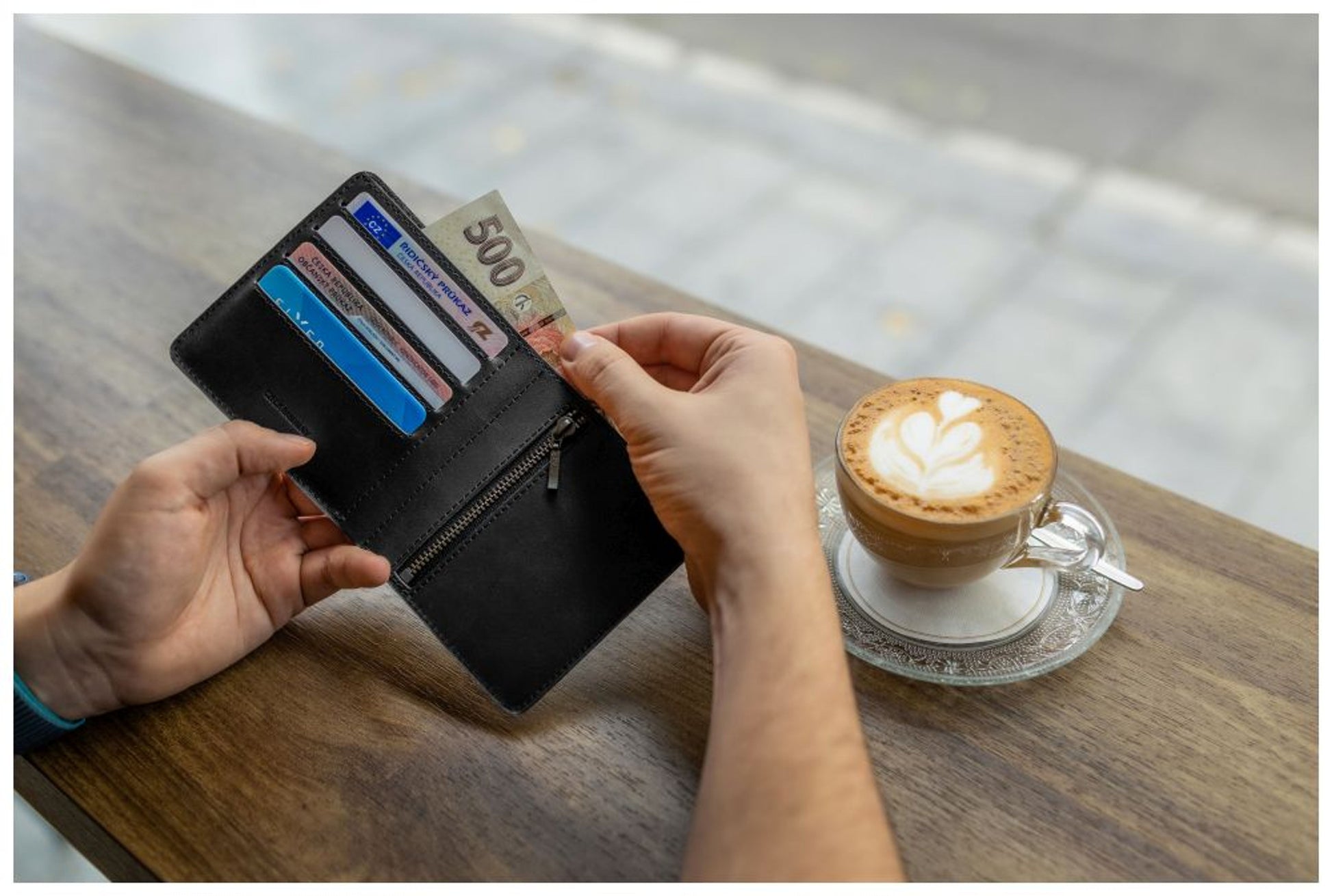 Kožená peněženka FIXED Classic Wallet z pravé hovězí kůže, černá - FIXED