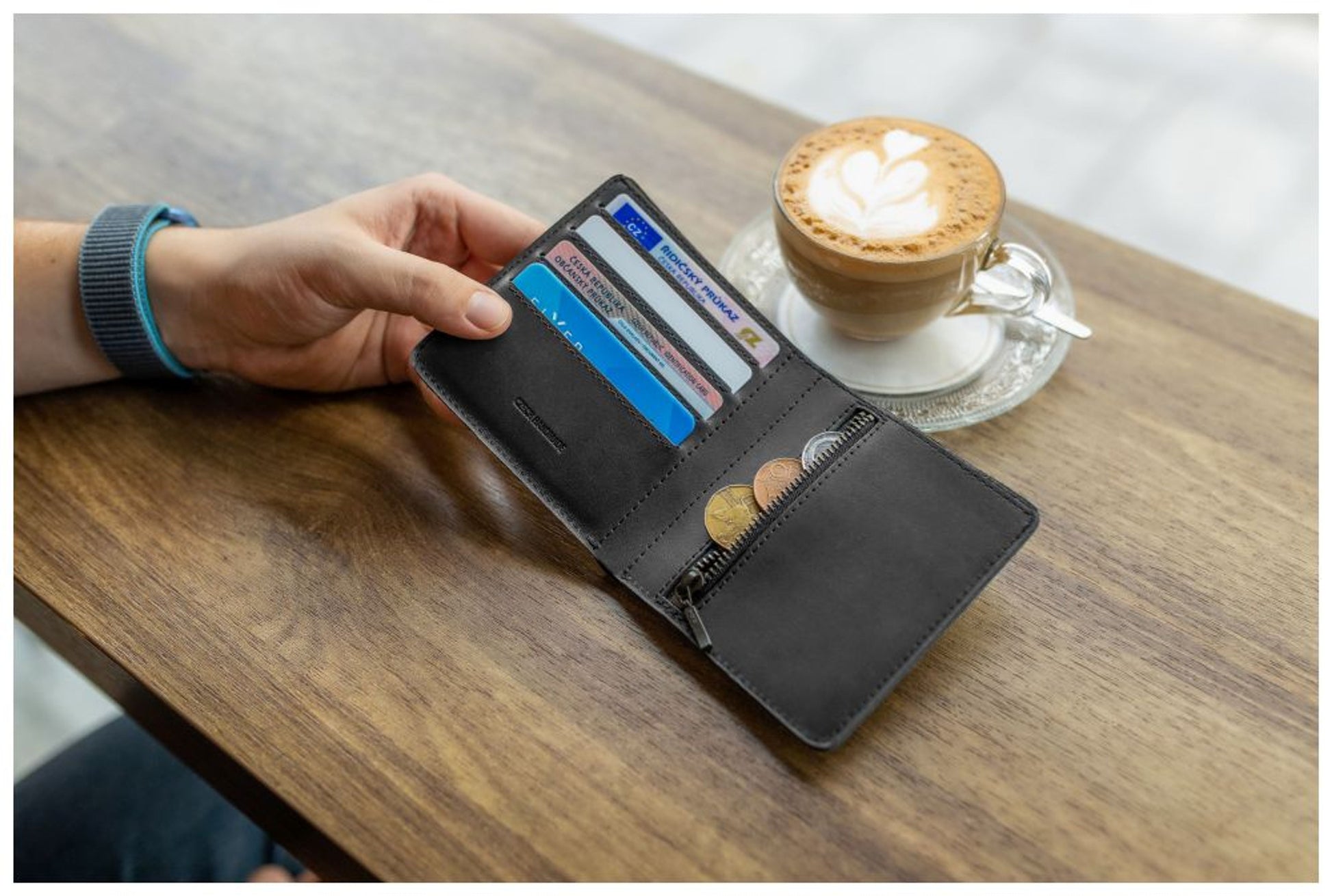 Kožená peněženka FIXED Classic Wallet z pravé hovězí kůže, černá - FIXED