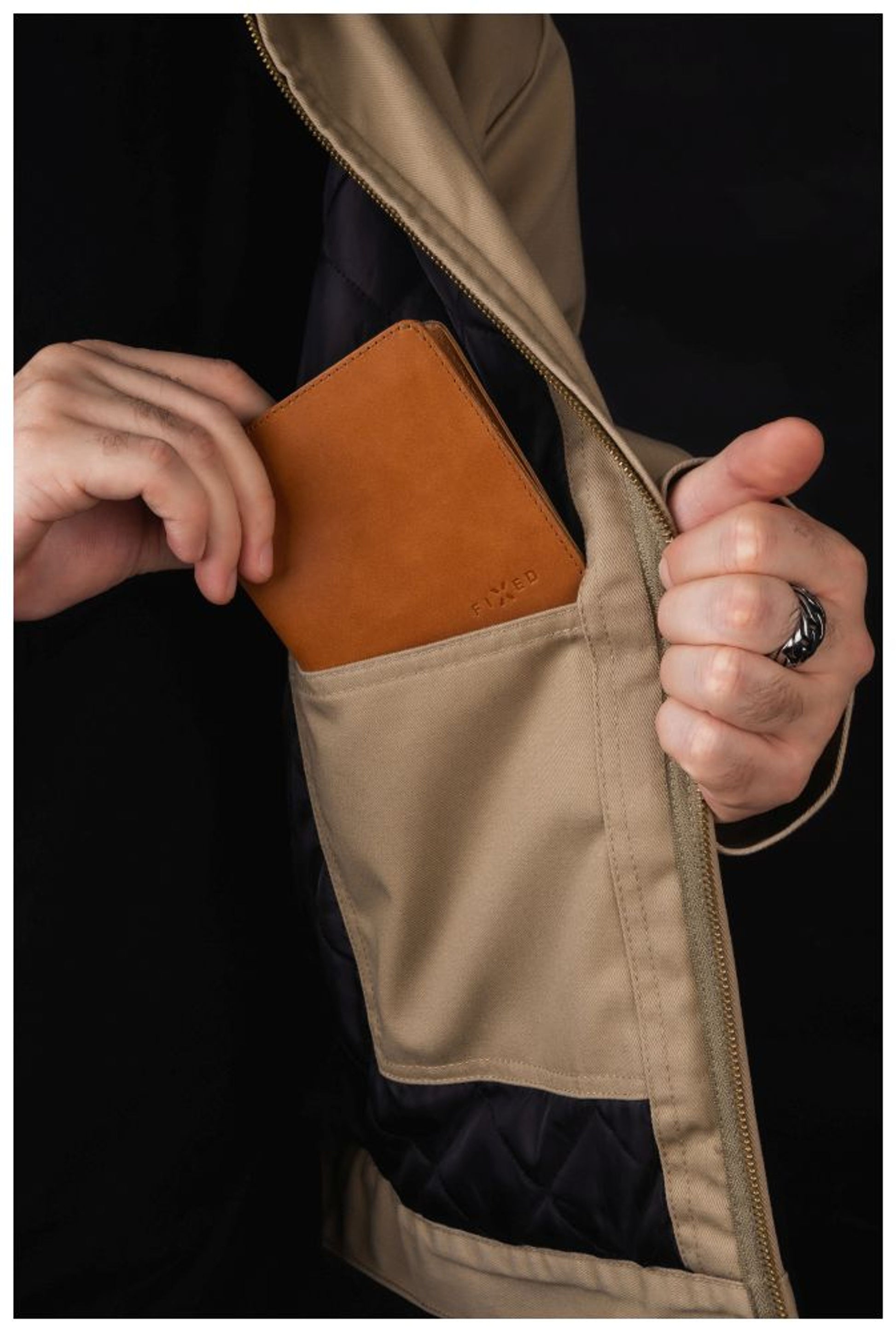 Kožená peněženka FIXED Classic Wallet z pravé hovězí kůže, hnědá - FIXED