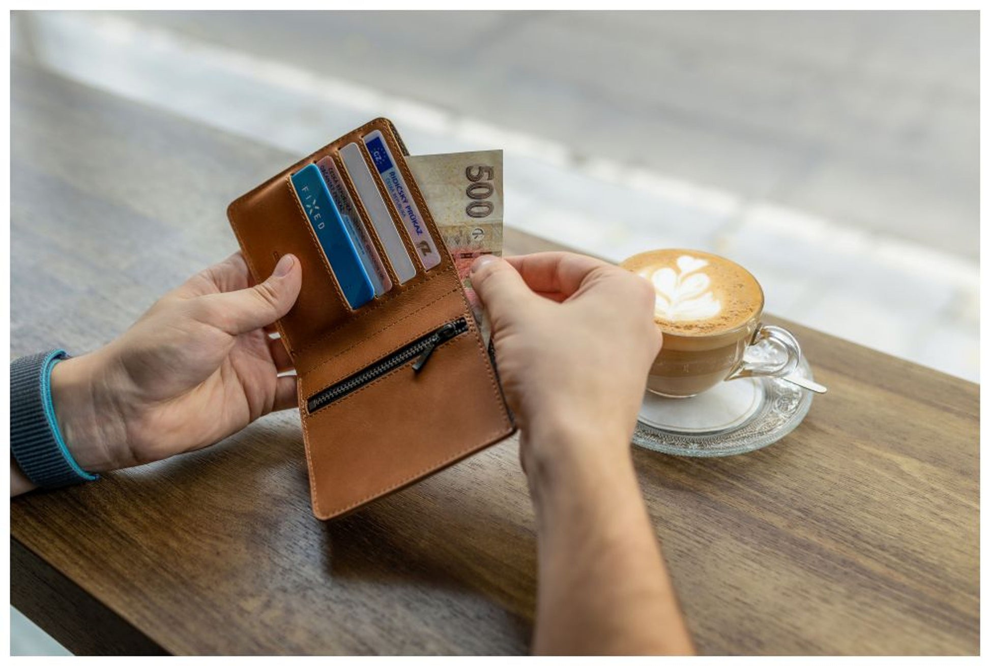 Kožená peněženka FIXED Classic Wallet z pravé hovězí kůže, hnědá - FIXED