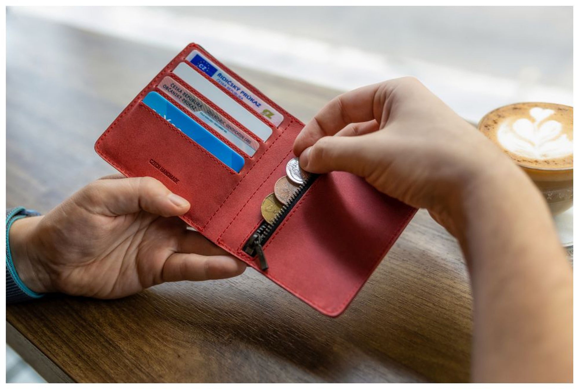 Kožená peněženka FIXED Classic Wallet z pravé hovězí kůže, červená - FIXED