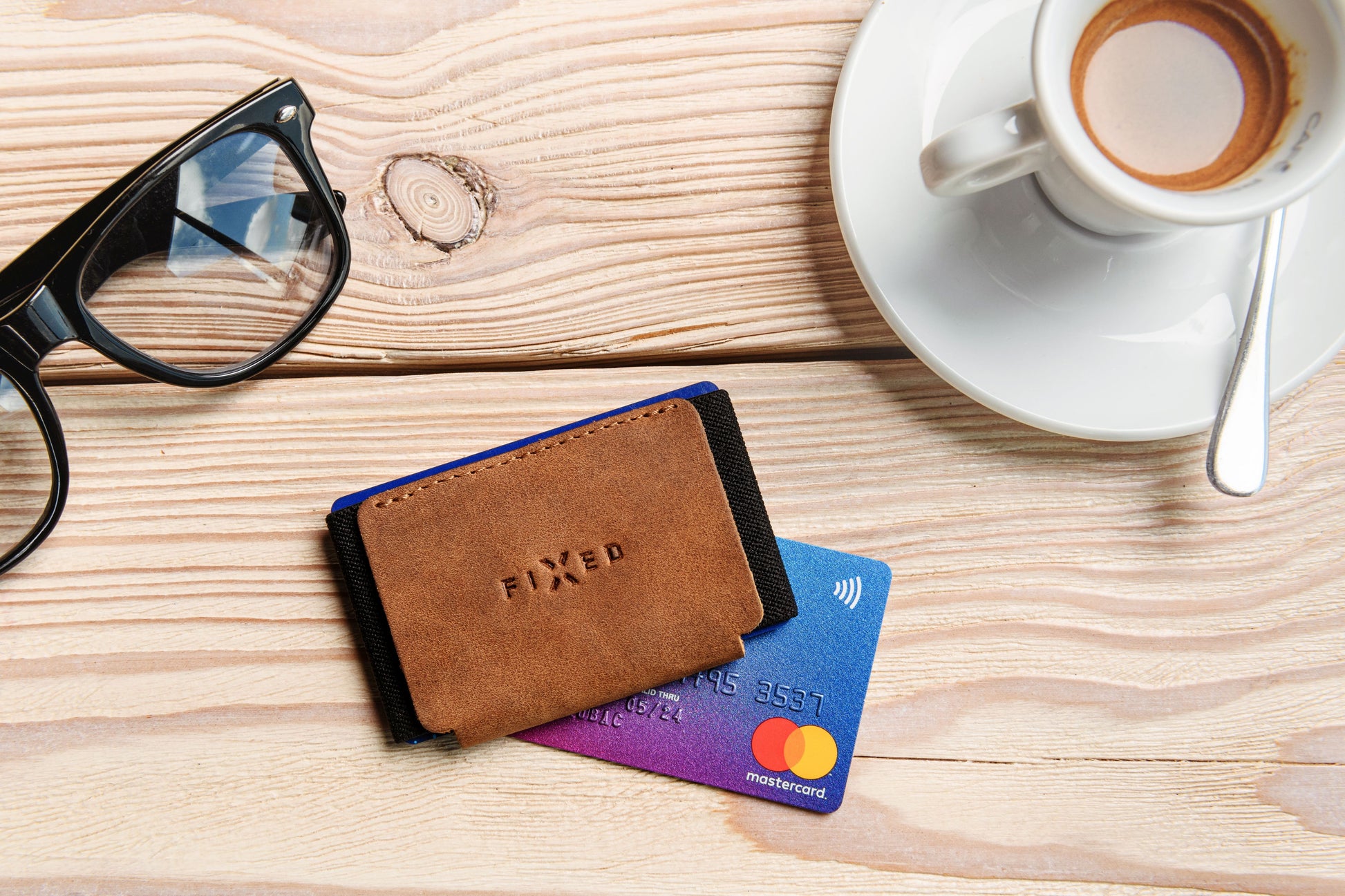 Kožená peněženka FIXED Tiny Wallet z pravé hovězí kůže, hnědá - FIXED