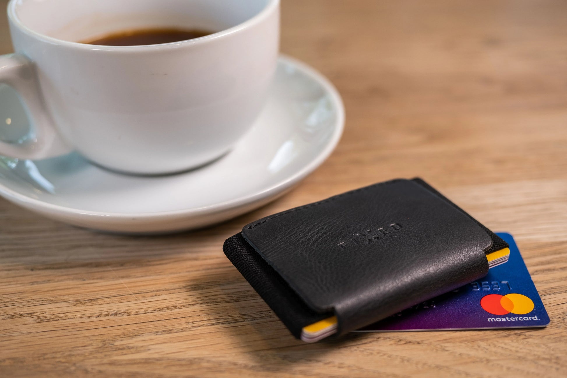 Kožená peněženka FIXED Tiny Wallet z pravé hovězí kůže, černá - FIXED