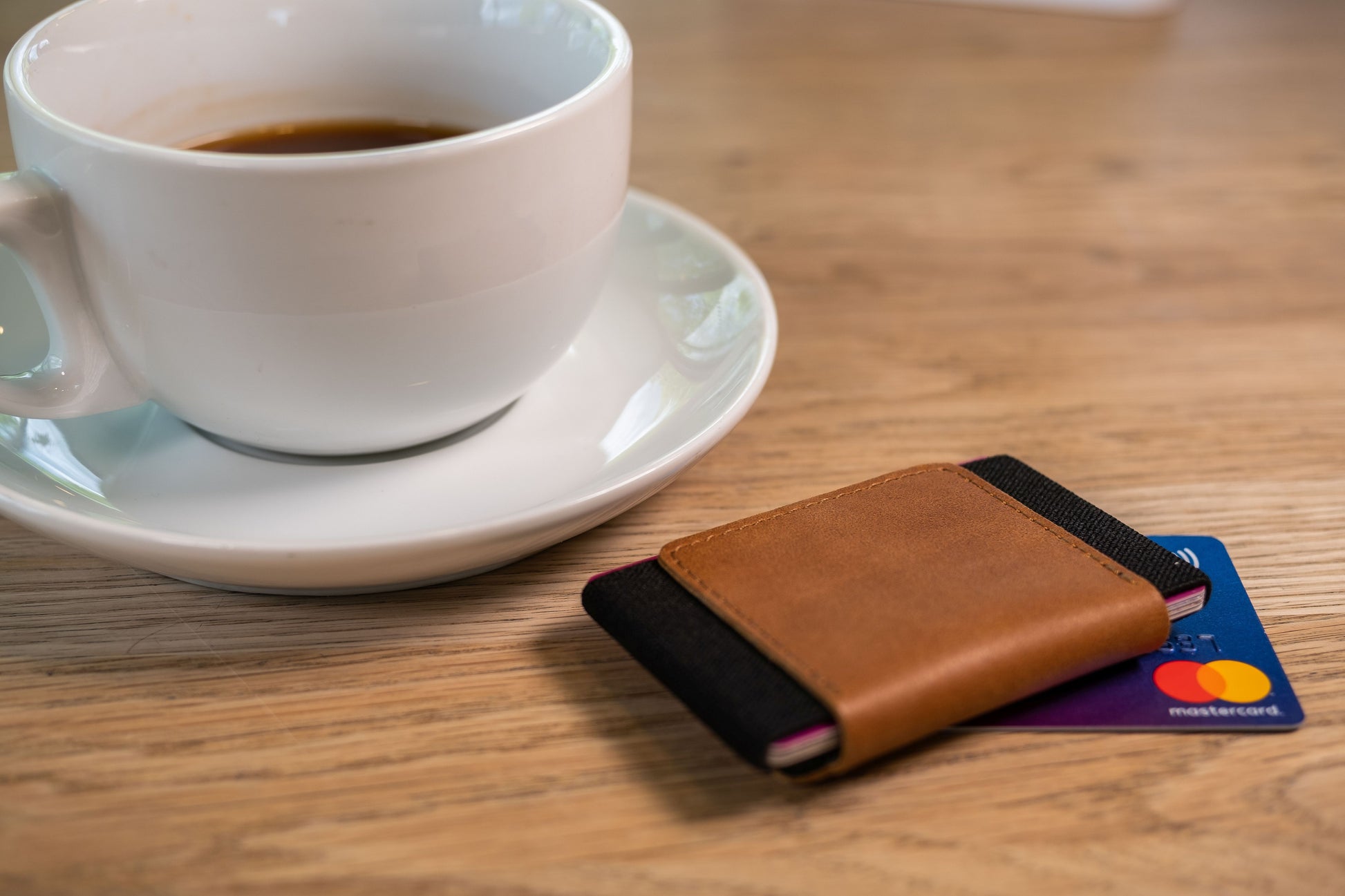 Kožená peněženka FIXED Tiny Wallet z pravé hovězí kůže, hnědá - FIXED
