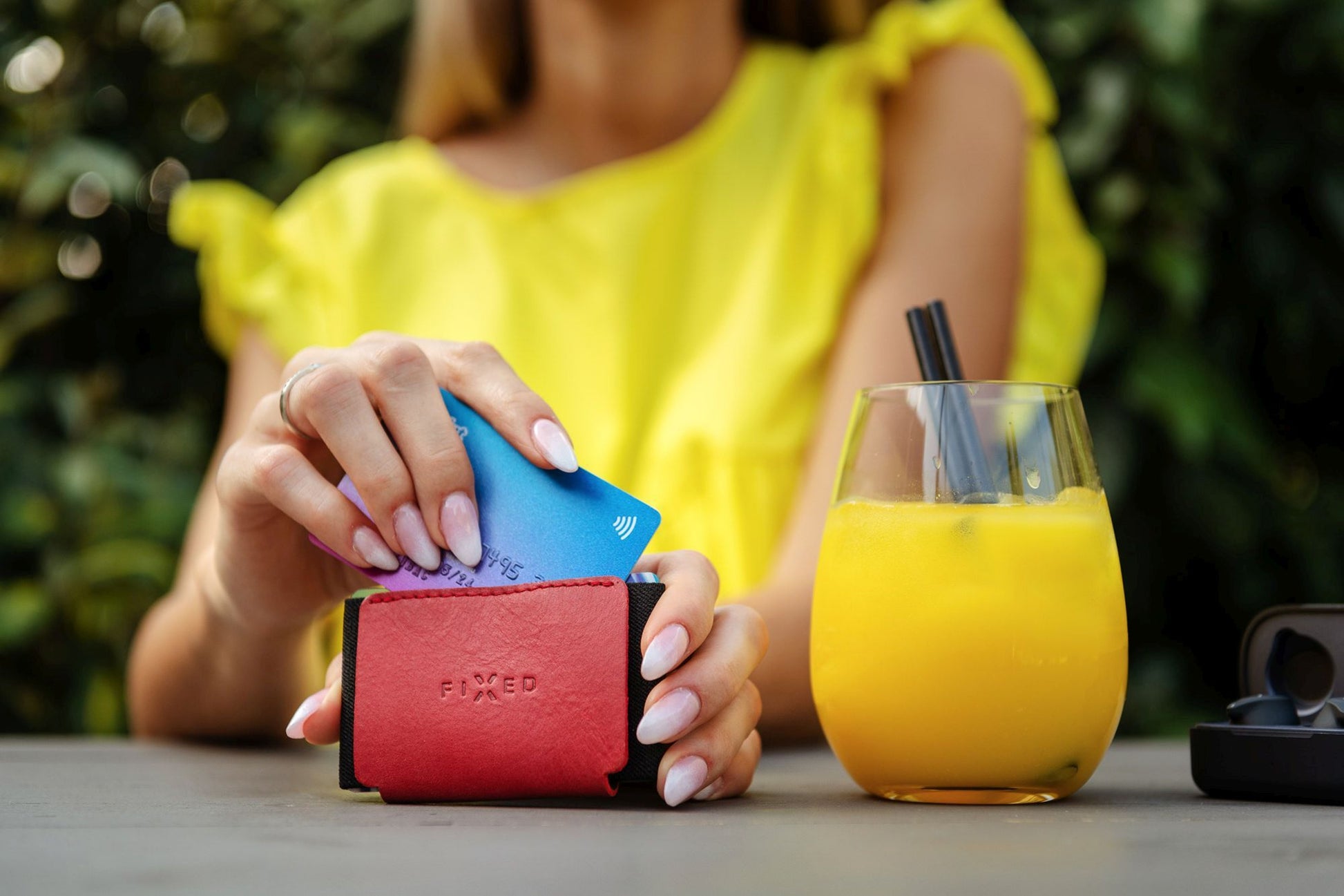 Kožená peněženka FIXED Tiny Wallet z pravé hovězí kůže, červená - FIXED