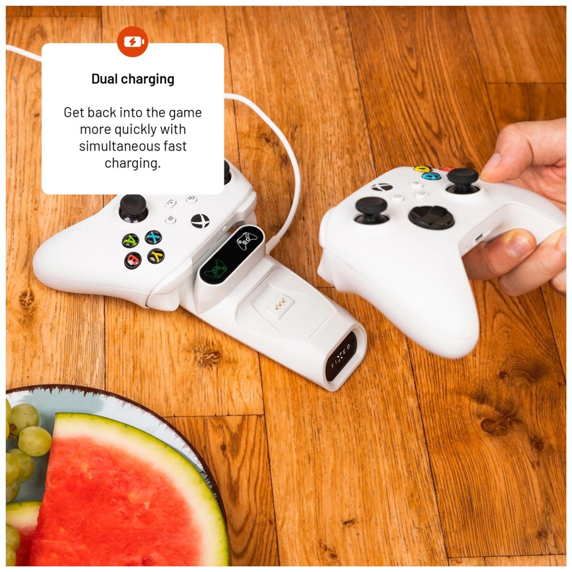 Dobíjecí stanice FIXED pro dva bezdrátové ovladače Xbox Series S, X a One, bílá - FIXED