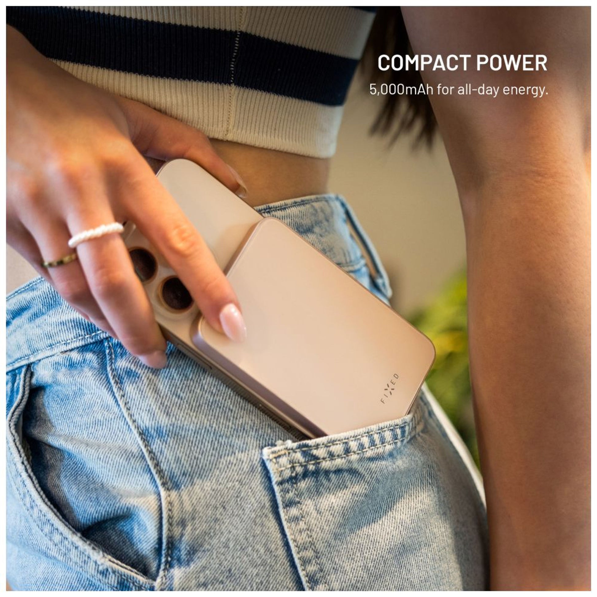 Powerbanka FIXED MagZen 5 Crystal s bezdrátovým nabíjením se standardem Qi2 a podporou MagSafe, 5 000 mAh, růžová - FIXED