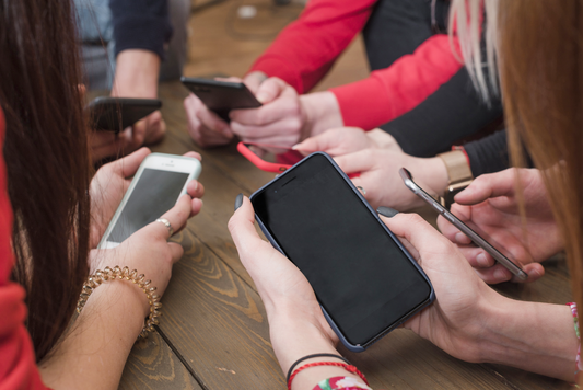 Vybrali jsme nejlepší telefony do 5 000 Kč v roce 2025